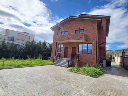  Villa su 3 Piani in Affitto – TEG