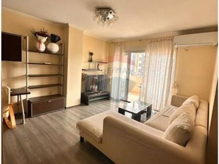 Apartament 2+1 per qira te Garda