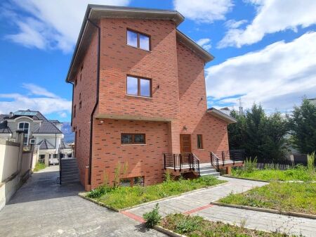  Three-storey Villa for Rent in TEG