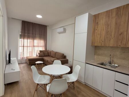 Jepet me qera apartament 1+1 Rruga ali demi