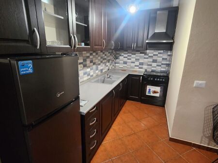Pallati me Shigjeta, jepet me qera apartament 1+1