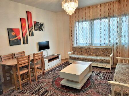 Shes app 1+1, Rruga 5 Maji, Tirane. E mobiluar.