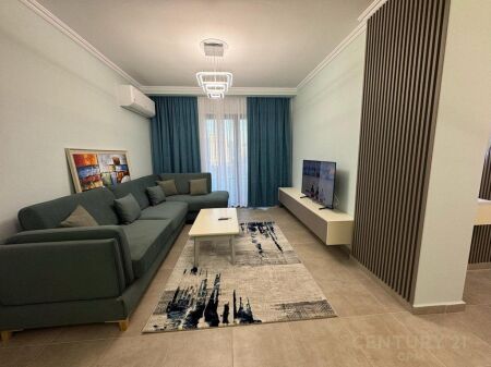 Super Apartament 2+1+2, prane Stacionit te Trenit, fillimi Bulevardit te Ri!