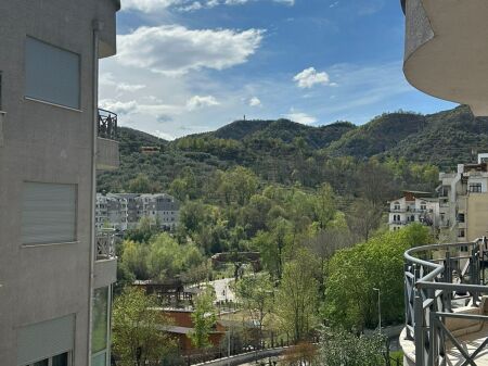 Apartament me qira vjetore Kopshti Zologjik Tiranë