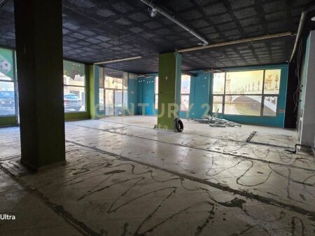 Locale di 170m2 in affitto a Durazzo !