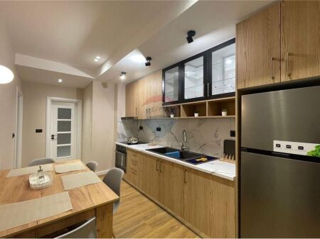  Apartament 1+1 me Qira – Rruga Dush Strati, Vlorë