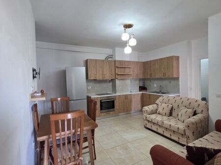 Jepet me qera. 2+1 Apt. PA KOMISION. 500€ Astir