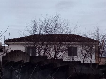 VENDITA DI EDIFICIO + TERRENO, PLEPA, DURRES. (Vista parziale sul mare)
