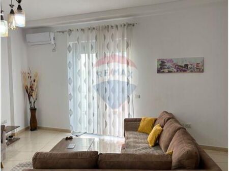 Appartamento 1+1- In affitto a lungo termine- Via Dhimitër Konomi, Vlorë