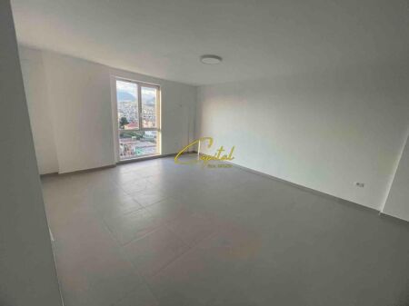UFFICIO IN AFFITTO 110 M2 VIA DIBRES 40.000 LEKE