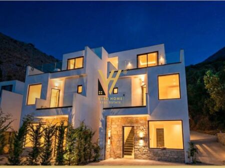 VILLA SU TRE PIANI IN VENDITA A WHITE VILLAS, BORSH 600.000 EURO
