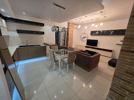 Te Selvia,  Jap me qera apartament 1+1 me dy poste parkimi
