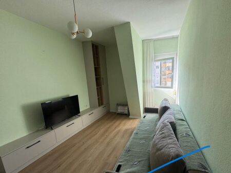 Shitet, Apartament 2+1, Rruga e Kavajës, Tiranë.