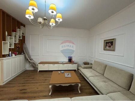 Apartament - Për Qira - Blloku, Tiranë
