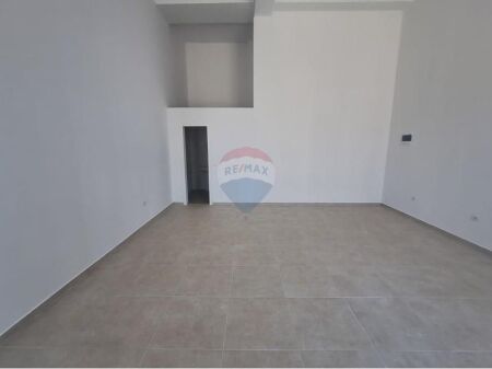 Negozio - In Affitto - Via Luçie Miloti, Tirana