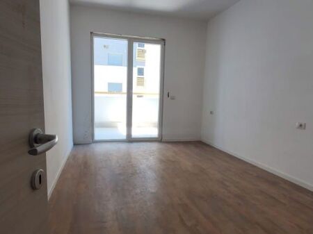  SHITET APARTAMENT 1+1 – Kompleksi E-88, Dritan Hoxha