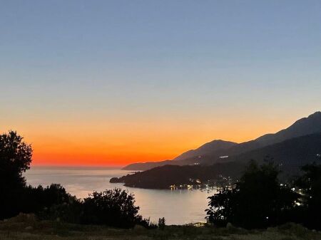 Terreno in vendita Superficie 3015 m2 Himare con vista mare con documentazione regolare Prezzo 2,8 milioni di euro poco trattabile