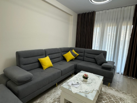  JEPET ME QIRA APARTAMENT 2+1 + VERANDË | Liqeni i Thatë