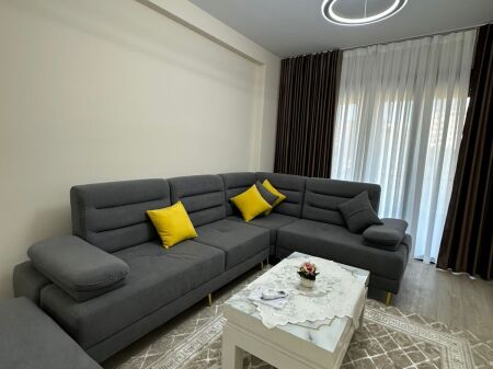  Jepet me qera apartament 2+1 + post parkimi tek Liqeni i Thatë