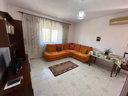 🏢Via Elbasan, affittasi appartamento 1+1, arredato. 50.000 Leke