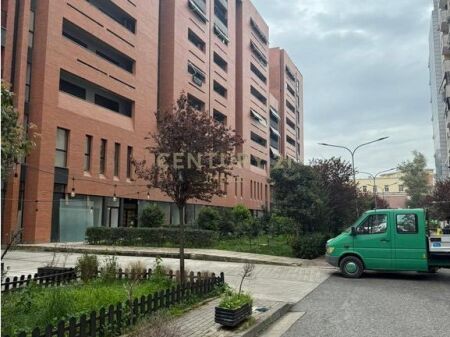 Appartamento 2+1+2 in vendita nella zona di Hipoteka, Tirana