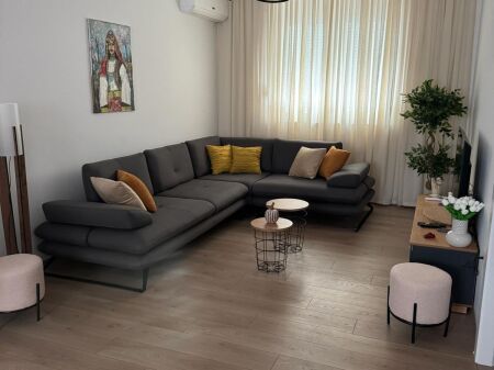 Jepet me qera apartament 1+1 Kinostudio 500 Euro
