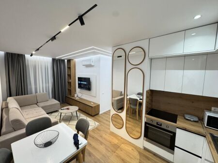  Jepet me qera apartament 2+1 me parkim    Adresa: Ali Demi, Kompleksi Kadiu  Çmimi: 600,000 lekë (përfshirë parkimin)