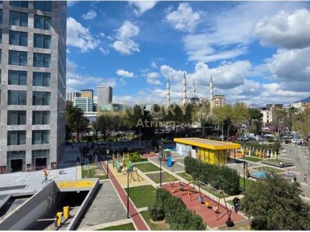 LOCALE PER UFFICI IN AFFITTO IN VIA ELBASAN!!!