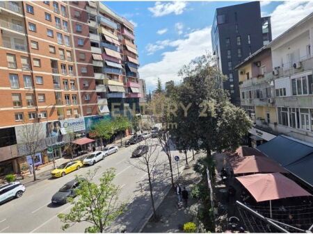 AMBIENTE PER UFFICI IN AFFITTO IN VIA ELBASANI
