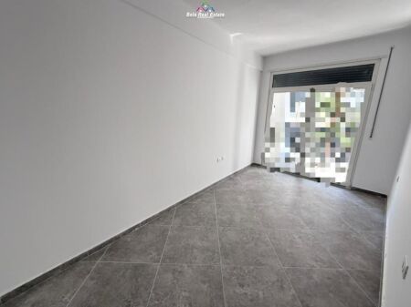 Ufficio in Affitto 1+1 a 5 Maj (ID BZ2907) Tirana
