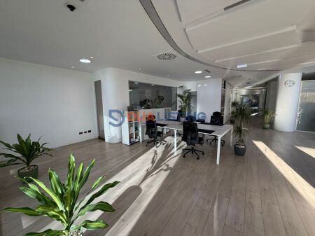 Locale per ufficio in affitto Air Albania
