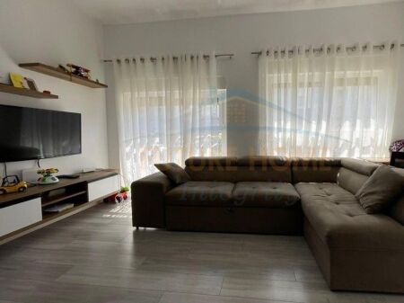 In vendita, Appartamento 2+1+2, Complesso Mangalem, Tirana.
