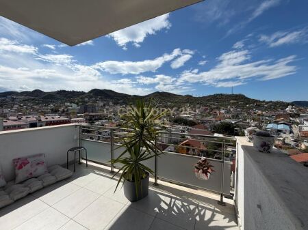Appartamento 3+1 con parcheggio in vendita a Golden Park 3.