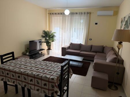Jepet Apartament 2+1+2 me qira – Liqeni i Thatë !