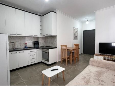 Apartament me qira një  2+1 në zonën e 5 Majit