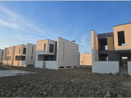 VILLA SU 3 PIANI CON PISCINA A TURQUOISE MARINA, BAIA DI LALZI!