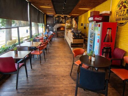Vendesi attività di Fast Food Pizza - Viale Bajram Curri, Tirana - 25000€ | 150 m²