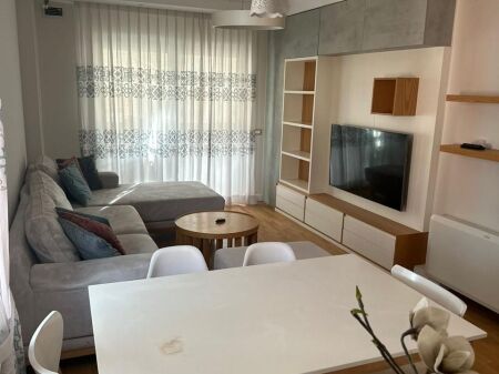Jepet me qira 3+1   Komuna e Parisit 150,000 lekë / muaj