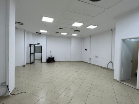 Locale in Affitto per Uffici / Cliniche – Via Kavajës