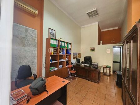 DURRES ROAD, WE SELL A SHOP SUITABLE TO BE CONVERTED INTO AN APARTMENT