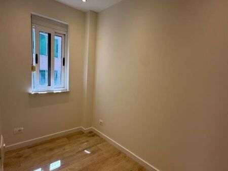 Apartament 3+1 me qira , RR Barrikadave