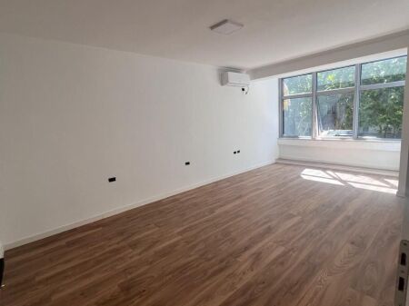 For rent 2+1 at 21 DECEMBER, opposite health center no. 9, main road surrounded by glass windows, very good advertising opportunity.