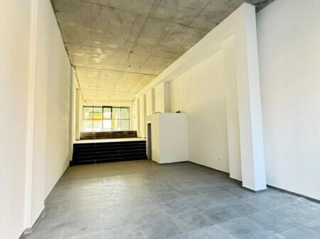 Negozio in affitto in Via delle Barricate (ID BD21865) Tirana