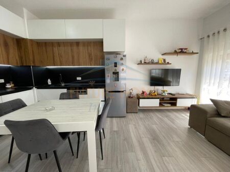 VENDESI APPARTAMENTO 2+1, MANGALEM, ALI DEM