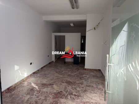 Locale in affitto nella zona del Comune di Parigi, Tirana (ID 42611405)