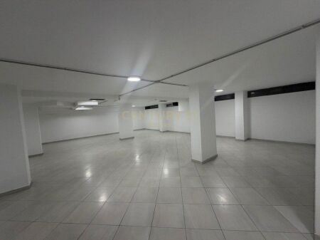 Bllok – Locale commerciale in affitto (Posizione premium)
