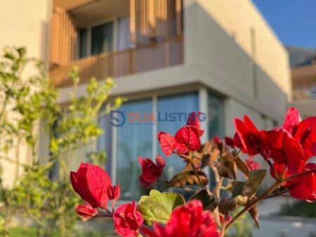 VENDIAMO SUPER APPARTAMENTO 2+1 +  CON CORTILE PRIVATO A GREEN COAST 1, PALASË