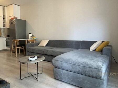 Shesim apartament 1+1 me post parkimi në Kinostudio