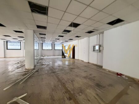 UFFICIO DI 420 M2 IN AFFITTO IN VIA ELBASANI 7.000 EURO