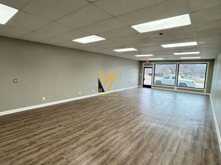 LOCALE COMMERCIALE IN AFFITTO 190 M2 IN VIA BARRICATE 4.000 EURO